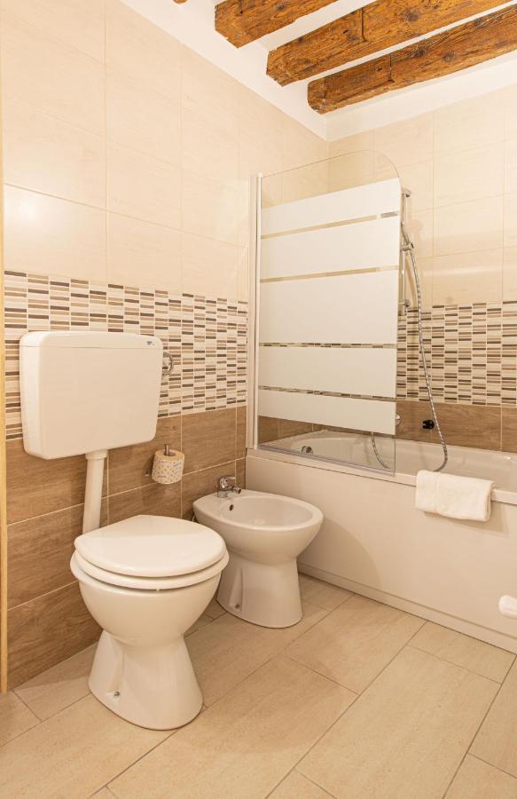 Ca' Leoncino - Venice Canal Front Apartment Extérieur photo