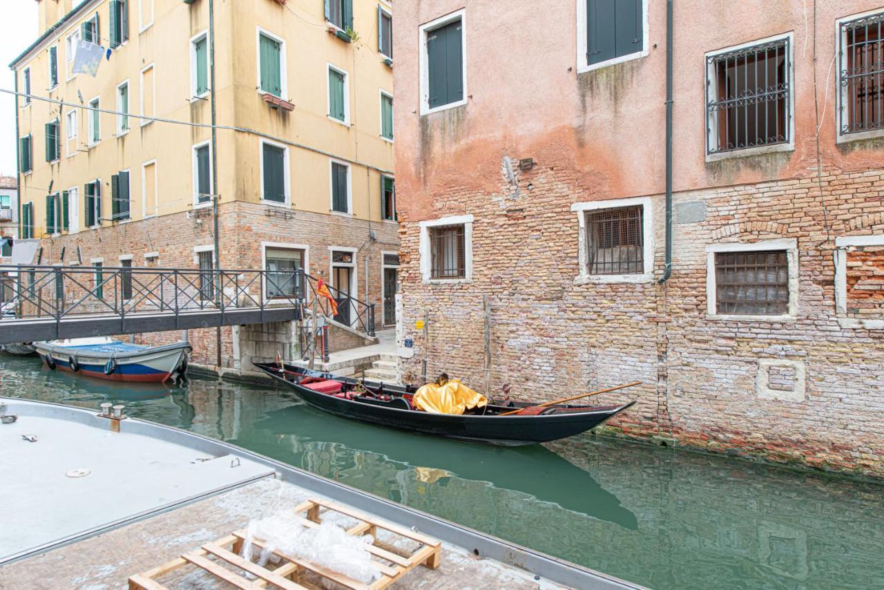 Ca' Leoncino - Venice Canal Front Apartment Extérieur photo