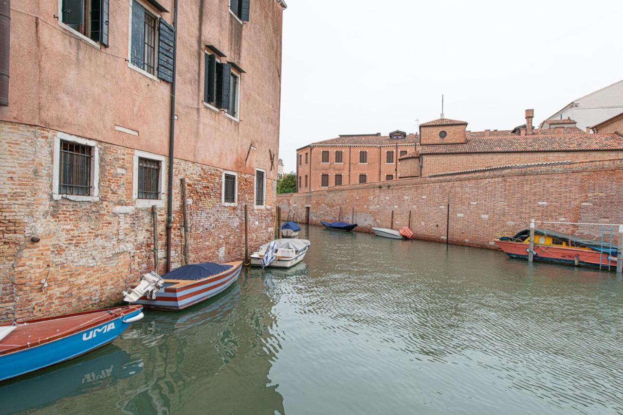 Ca' Leoncino - Venice Canal Front Apartment Extérieur photo