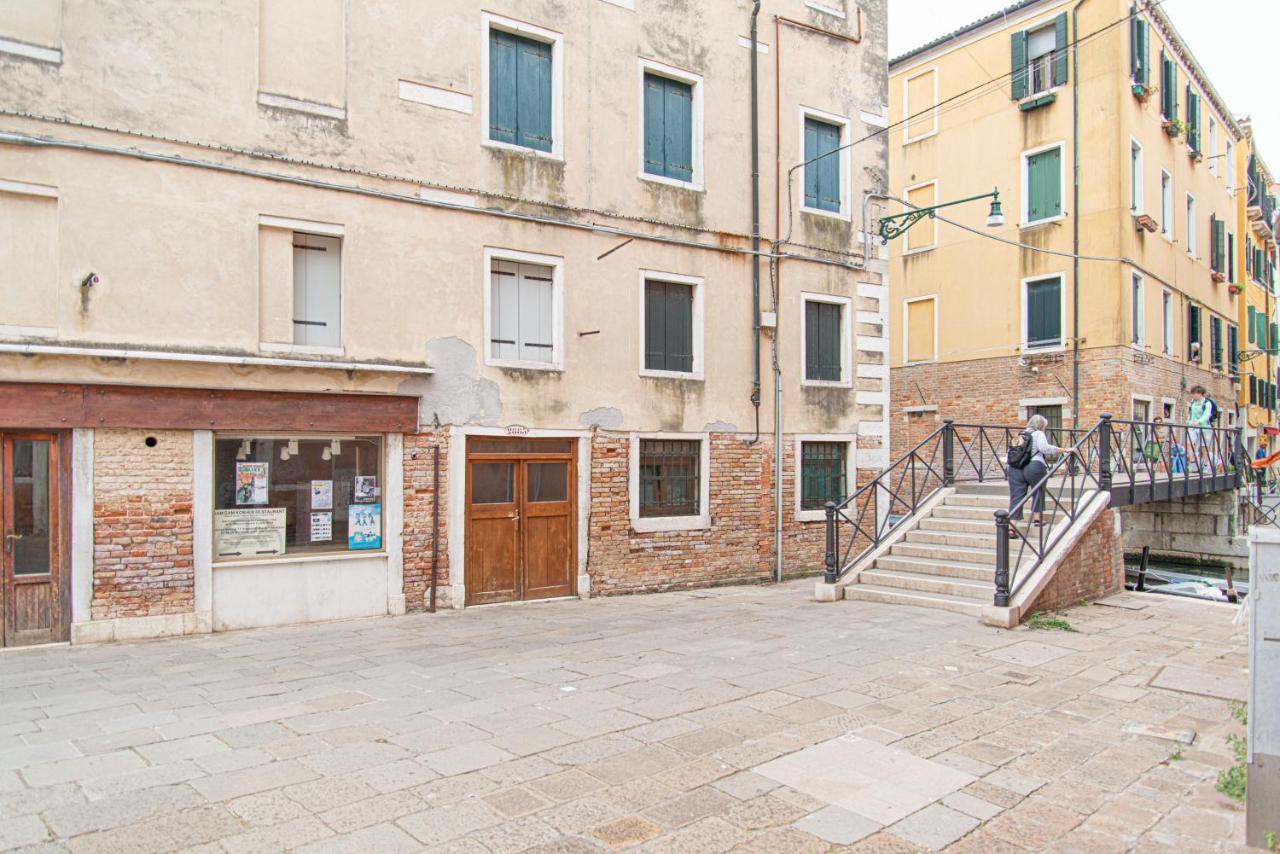 Ca' Leoncino - Venice Canal Front Apartment Extérieur photo